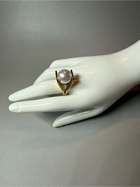 Gold Tone Oversized Pearl Statement Ring Bold Vintage Style